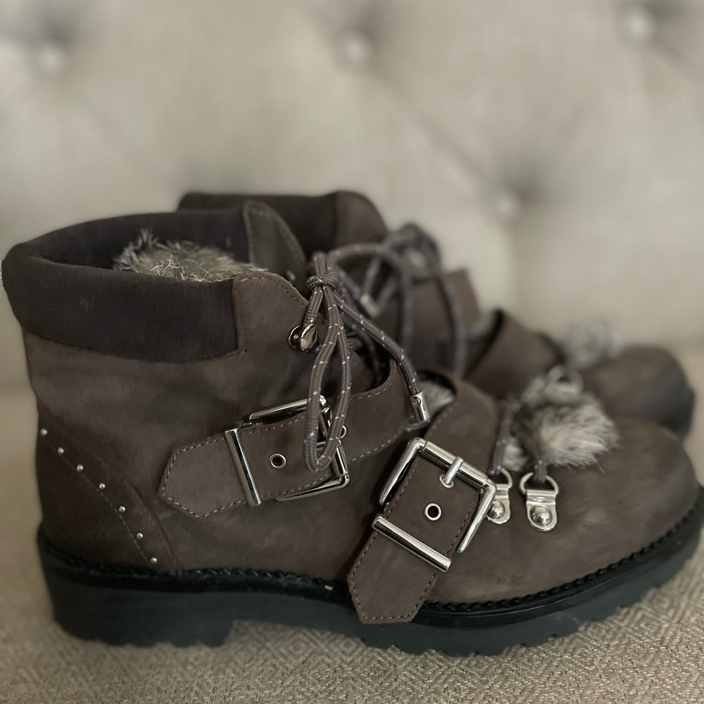 Gianni Bini Fashion Snow Boots, Size 7